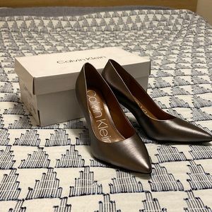 Never worn Calvin Klein Gayle Heels ✨